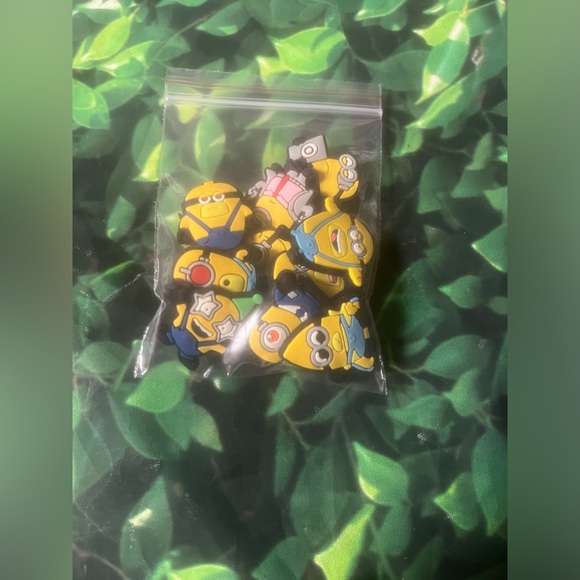 FINAL CLEARANCE PRICE NEW 10 Minion Croc Charms Shoe Charm Jibbit - Picture 5 of 8
